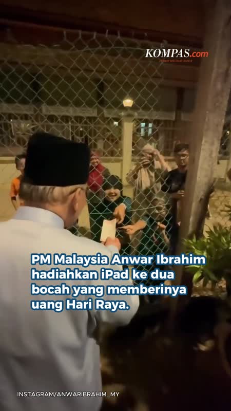 Anwar Ibrahim Balas Hadiahkan IPad Ke Bocah Yang Memberinya Uang Hari Raya