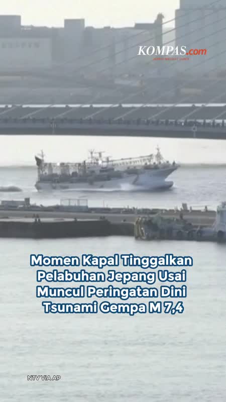 Momen Kapal Tinggalkan Pelabuhan Jepang Usai Muncul Peringatan Dini Tsunami Gempa M 7,4
