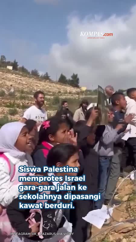 Siswa Palestina Protes Israel gara-gara Jalur ke Sekolah Ditutup Kawat Berduri