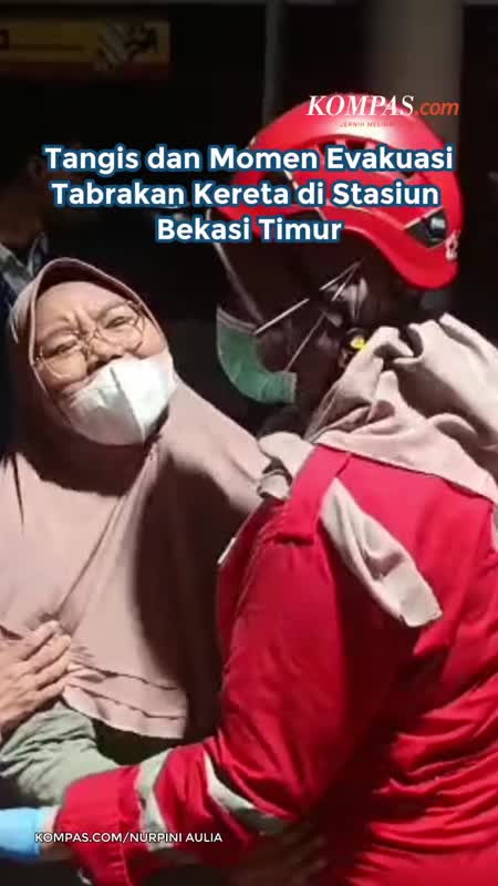 Tangis dan Momen Evakuasi Tabrakan Kereta di Stasiun Bekasi Timur