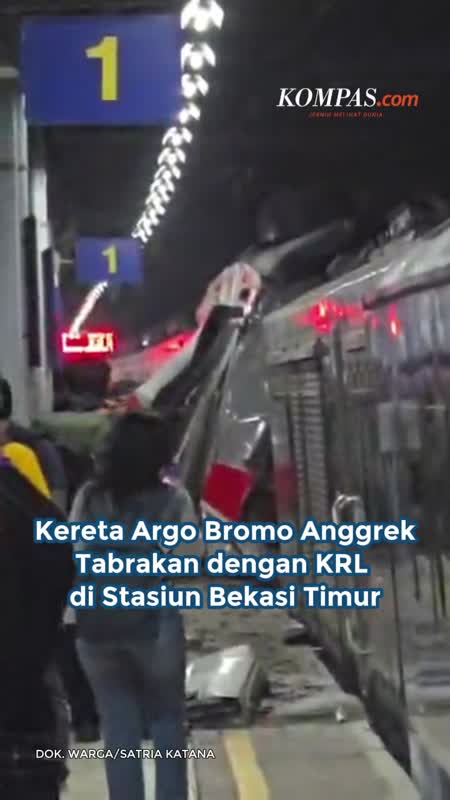 Kereta Argo Bromo Anggrek Tabrakan dengan KRL di Stasiun Bekasi Timur