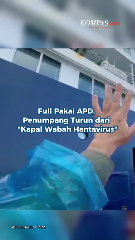 Full Pakai APD, Penumpang Turun Dari "Kapal Wabah Hantavirus"