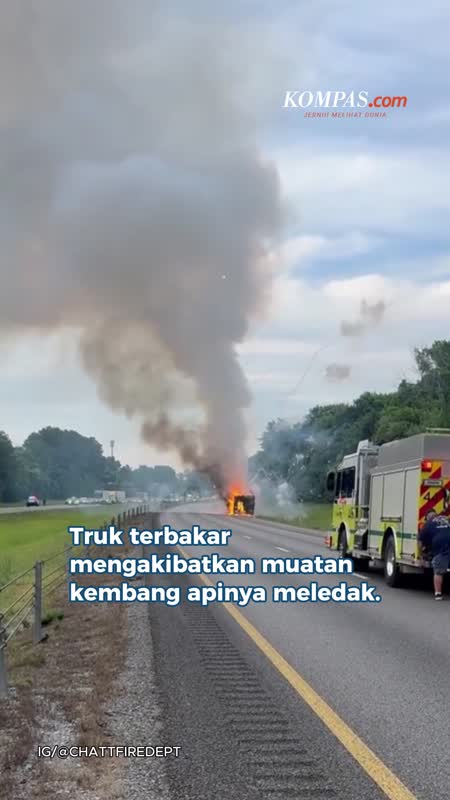 Truk Terbakar, Muatan Kembang Api Meledak di Tol Tennessee