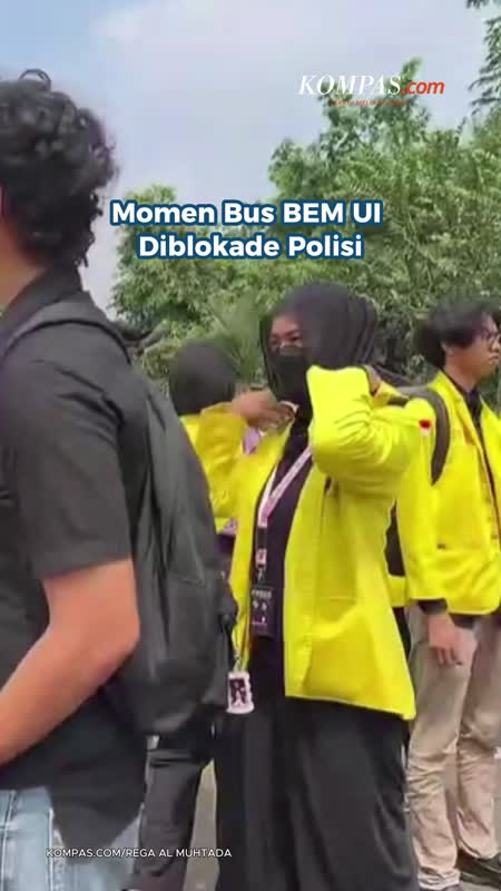 Momen Bus BEM UI Diblokade Polisi