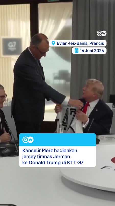 Merz Hadiahkan Jersey Timnas Jerman Kepada Trump Di KTT G7
