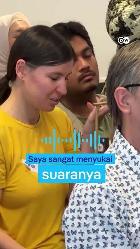 Alunan Angklung Dekatkan Warga Eropa Dengan Indonesia.