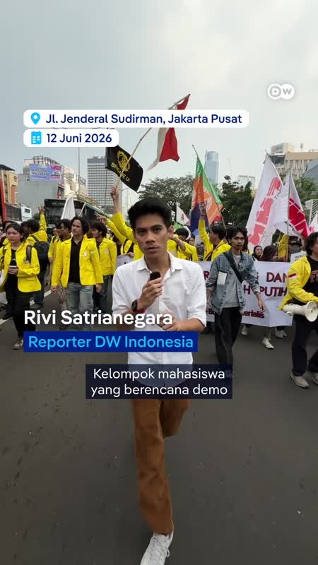 Aksi Mahasiswa Di Bundaran HI