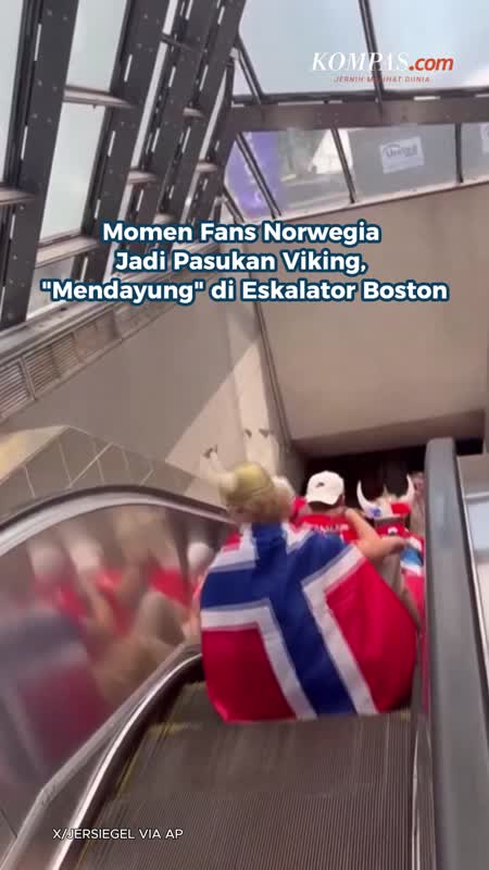 Momen Fans Norwegia Jadi Pasukan Viking, "Mendayung" Di Eskalator Boston