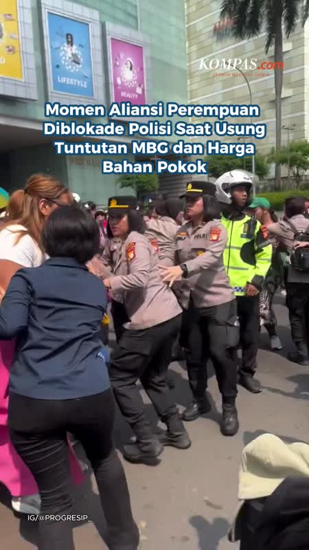 Momen Aliansi Perempuan Diblokade Polisi Saat Usung Tuntutan MBG dan Harga Bahan Pokok
