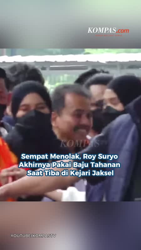 Sempat Menolak, Roy Suryo Akhirnya Pakai Baju Tahanan Saat Tiba Di Kejari Jaksel