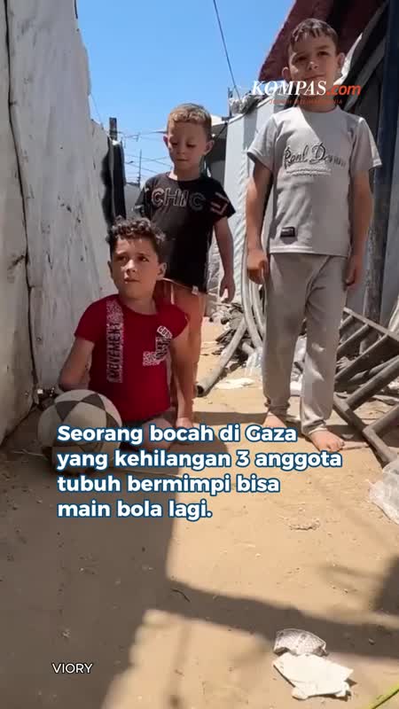 Hidup Di Pengungsian, Bocah Disabilitas Gaza Ingin Kembali Main Bola