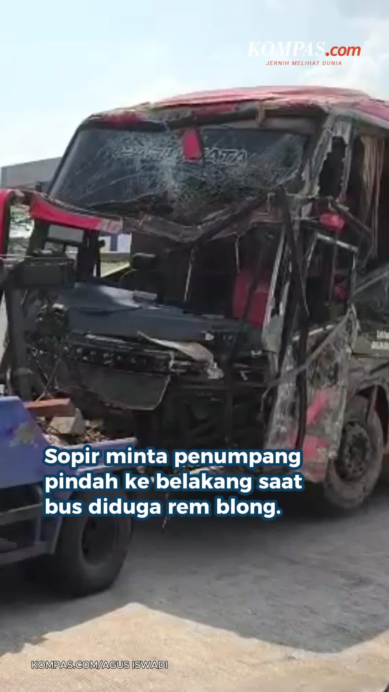 Bus Rem Blong, Sopir Pilih Tabrak Tiang Dan Minta Penumpang Mundur