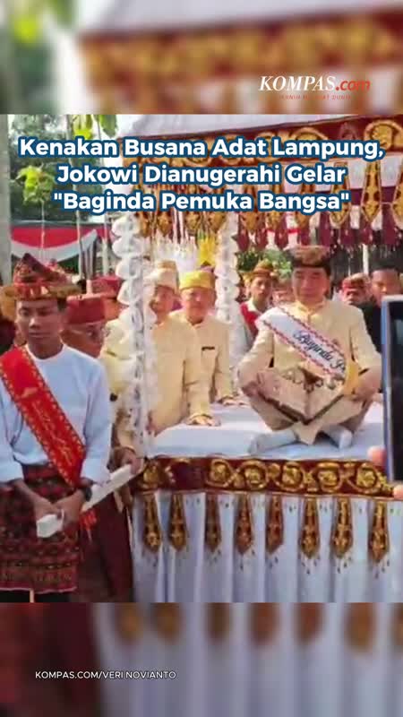 Kenakan Busana Adat Lampung, Jokowi Dianugerahi Gelar "Baginda Pemuka Bangsa"