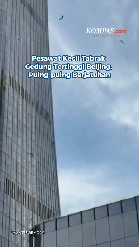 Pesawat Kecil Tabrak Gedung Tertinggi Beijing, Puing-puing Berjatuhan