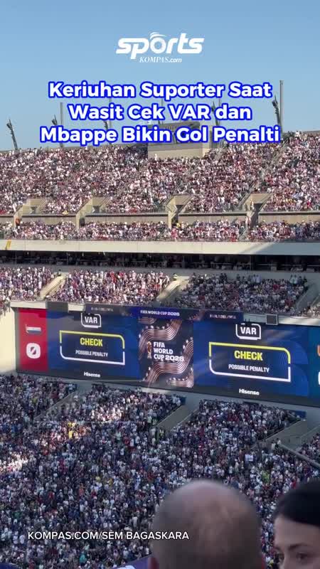 Keriuhan Suporter Saat Wasit Cek VAR dan Mbappe Bikin Gol Penalti