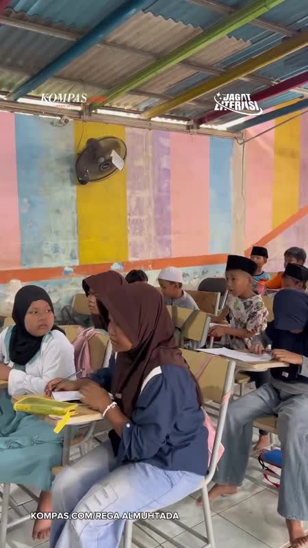 Sekolah Gratis Ini Jadi Tempat Anak-anak Pemulung Merawat Mimpi
