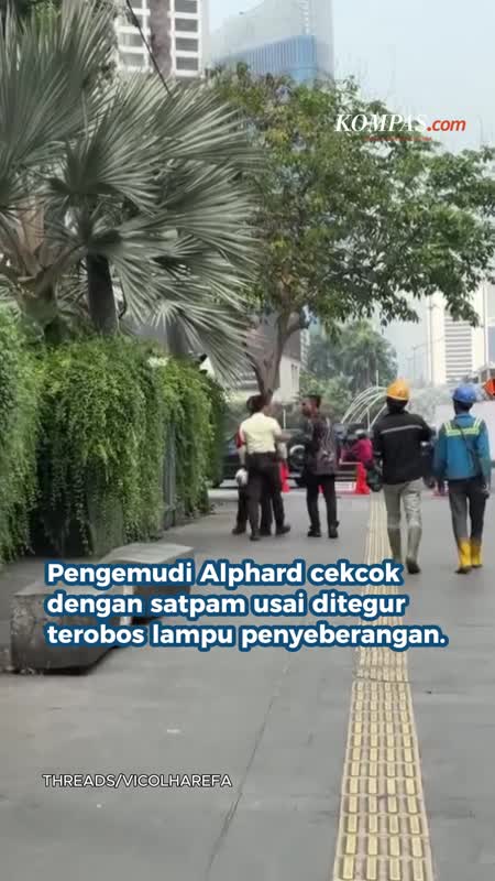Pengemudi Alphard Cekcok Dengan Satpam Setelah Ditegur Terobos Lampu Penyeberangan