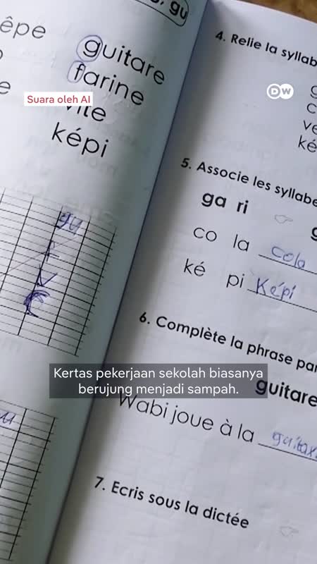 Seniman Benin Mengubah Kertas Bekas Menjadi Karya Seni