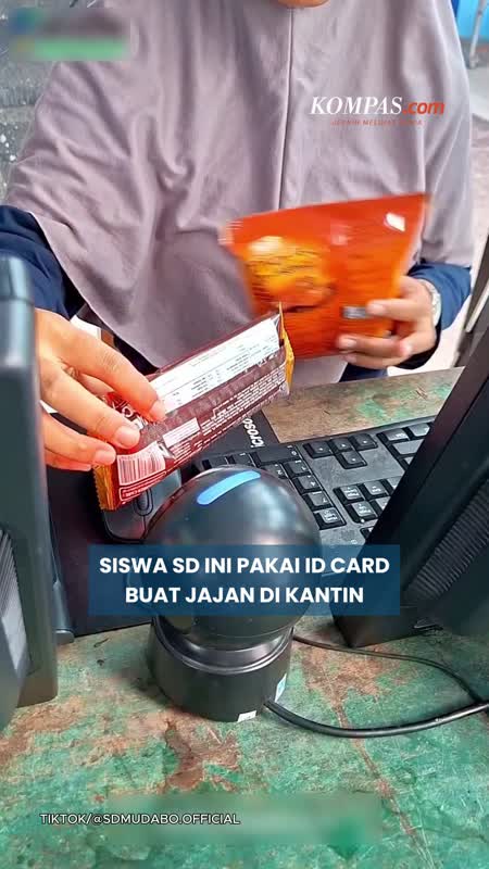 Siswa SD Muhammadiyah 2 Bojonegoro Pakai ID Card untuk Jajan di Kantin