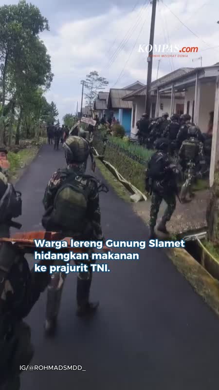 Keramahan Warga Lereng Gunung Slamet Hidangkan Makanan Ke Prajurit TNI Yang Pulang Latihan