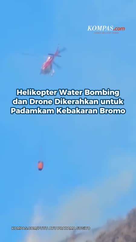 Helikopter Water Bombing dan Drone Penyiram Air Diterjunkan untuk Padamkan Kebakaran Bromo