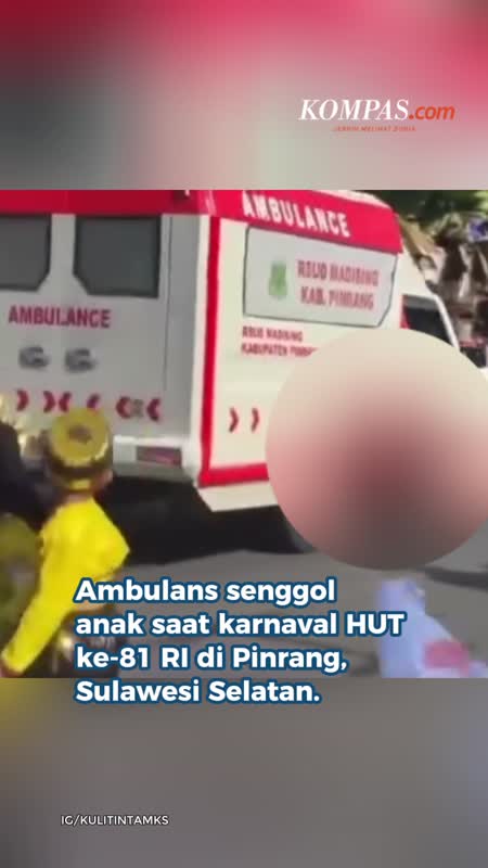 Ambulans Bawa Pasien Gawat Janin Senggol Penonton di Karnaval HUT RI