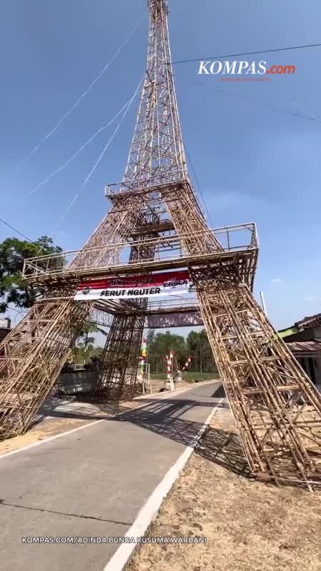 Warga Sukoharjo Sulap 150 Bambu Jadi Replika Menara Eiffel Setinggi 23 Meter