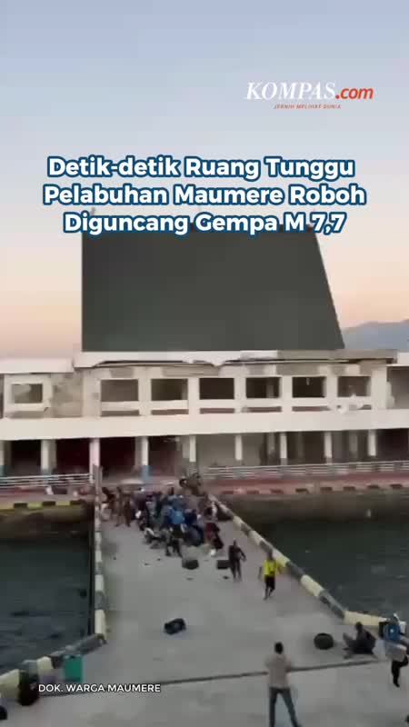 Detik-detik Ruang Tunggu Pelabuhan Maumere Roboh Diguncang Gempa M 7,7