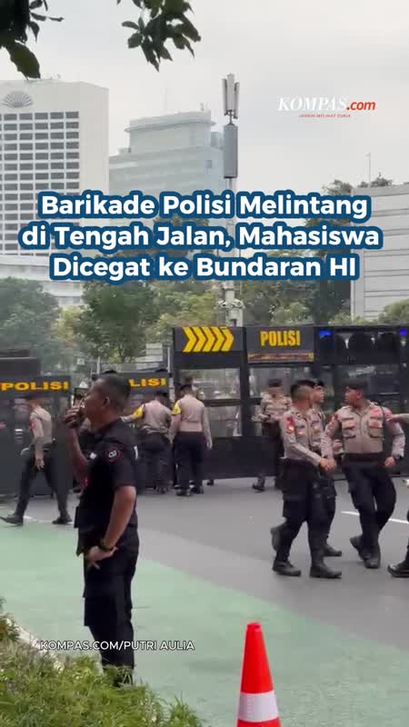 Barikade Polisi Melintang di Tengah Jalan, Mahasiswa Dicegat ke Bundaran HI