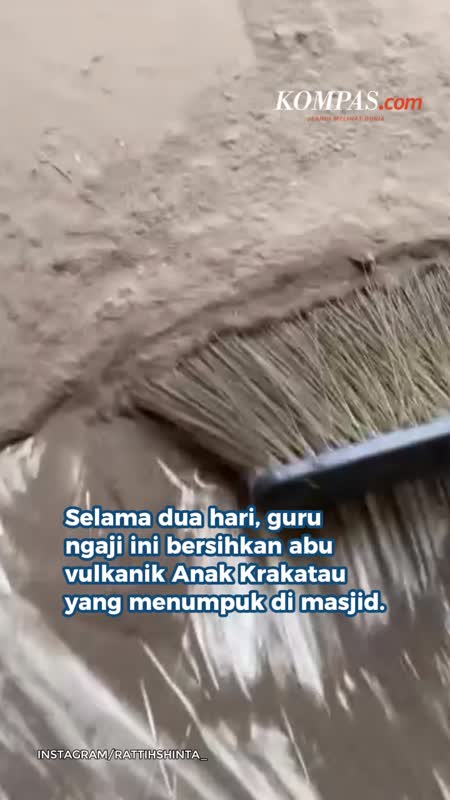 Abu Anak Krakatau Menumpuk di Masjid Pringsewu, 2 Hari Dibersihkan Guru Ngaji