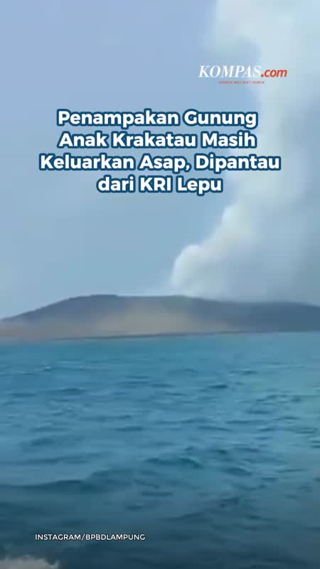 Penampakan Gunung Anak Krakatau Masih Keluarkan Asap, Dipantau dari KRI Lepu