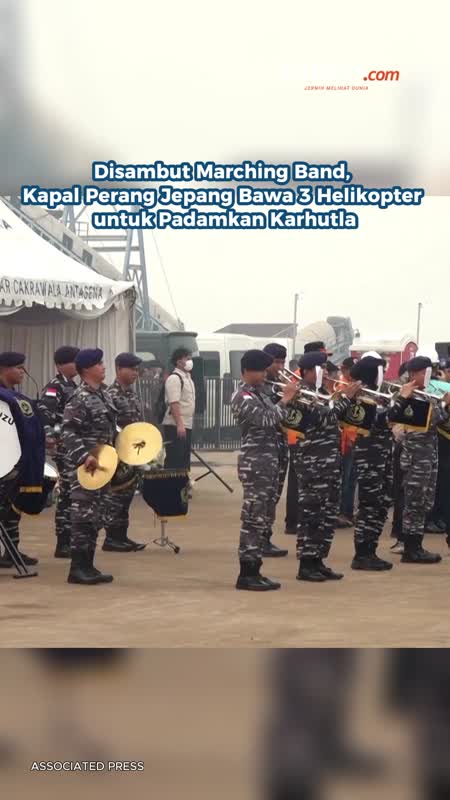 Disambut Marching Band, Kapal Perang Jepang Bawa 3 Helikopter untuk Padamkan Karhutla