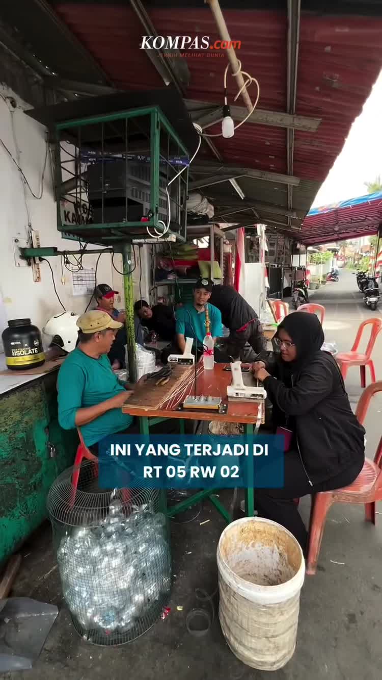 RT Ini Sulap Sampah Jadi Sapu Lidi Bernilai Jual