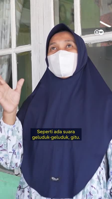 Hidup di Tengah Bayang-Bayang Anak Krakatau