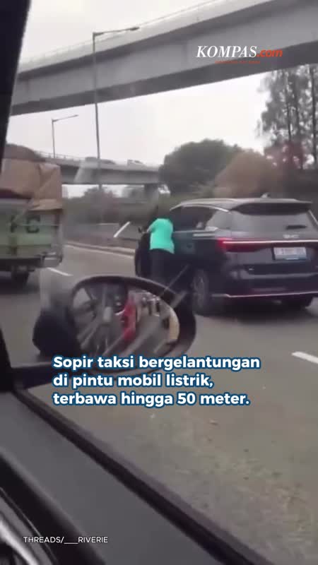 Sopir Taksi Terseret, Gelantungan Di Pintu Mobil Listrik Yang Menabraknya