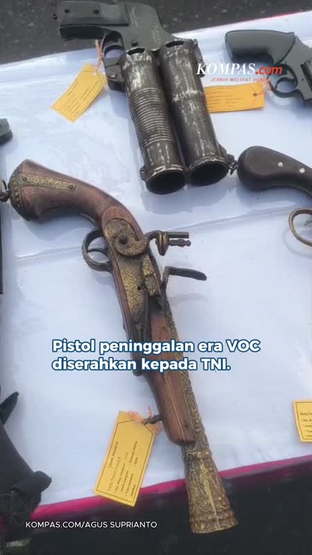 Pistol Peninggalan VOC Tahun 1771 Diserahkan Warga Maluku Utara Kepada TNI