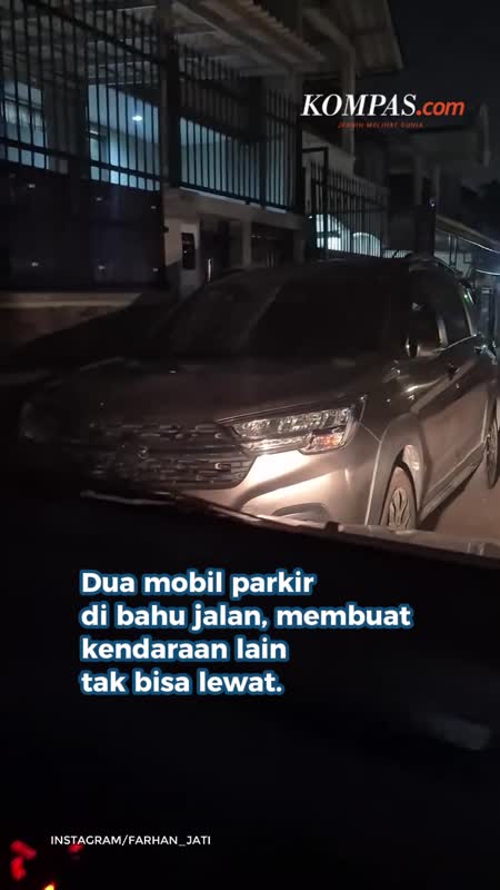 Geger 2 Mobil Parkir di Bahu Jalan, Mobil Lain Tak Bisa Lewat