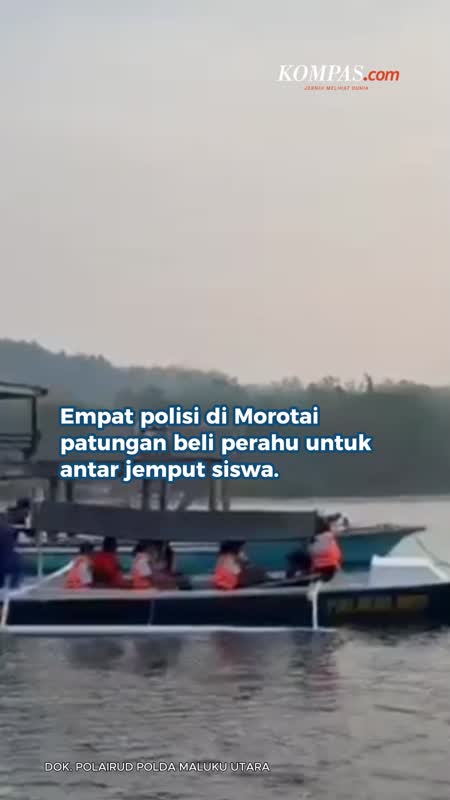 4 Polisi Patungan Beli Perahu Untuk Antar Siswa Sekolah Di Morotai