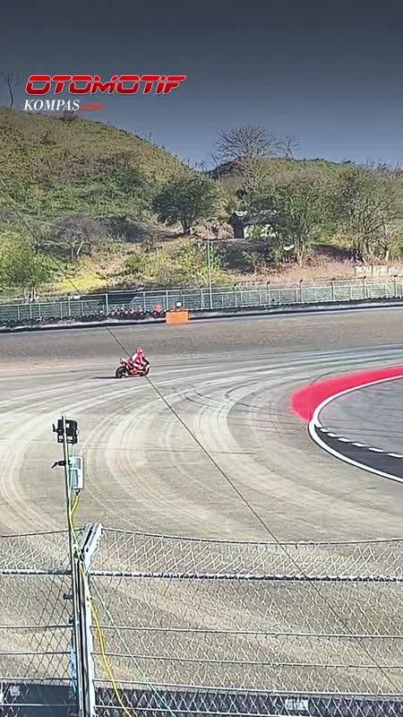 Lihat Dari Dekat Kesibukan Kru MotoGP Di Sirkuit Mandalika