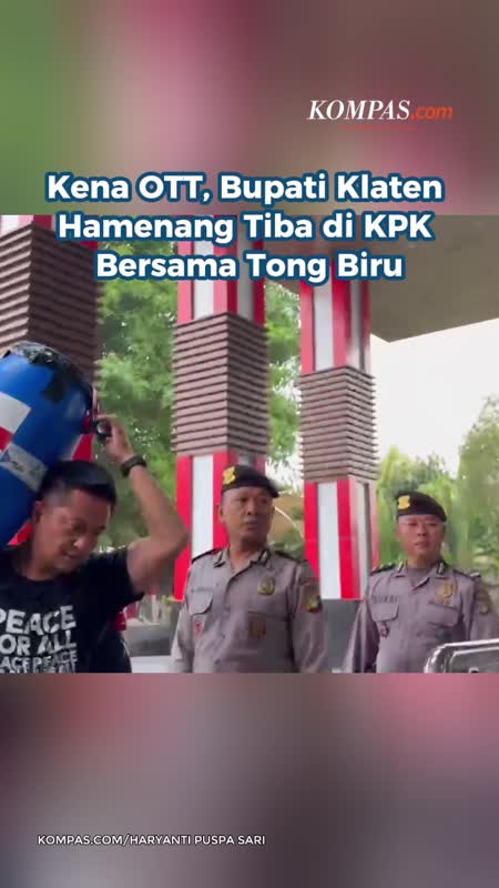 Kena OTT, Bupati Klaten Hamenang Tiba Di KPK Bersama Tong Biru