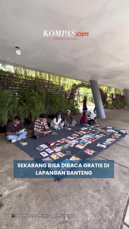 Santi Sulap Koleksi Buku Pribadi Jadi Lapak Baca Gratis di Lapangan Banteng
