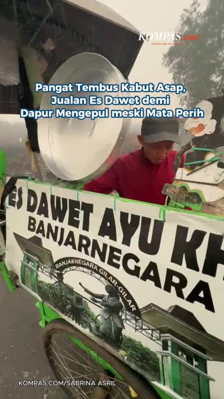 Pangat Tembus Kabut Asap, Jualan Es Dawet Demi Dapur Mengepul Meski Mata Perih