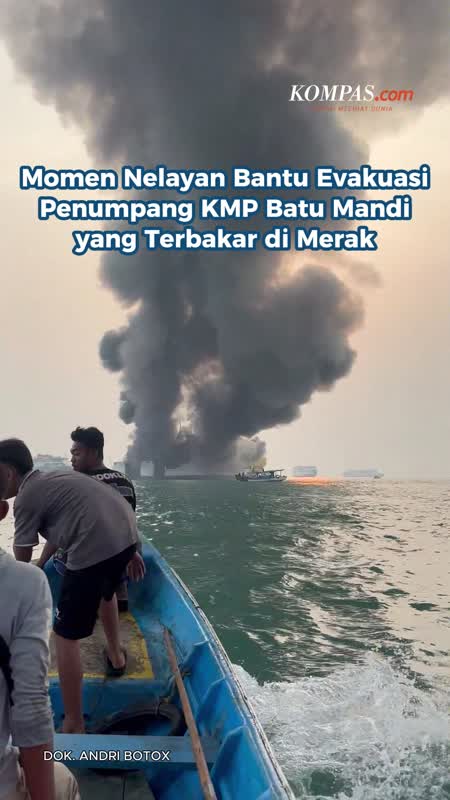 Momen Nelayan Bantu Evakuasi Penumpang KMP Batu Mandi yang Terbakar di Merak