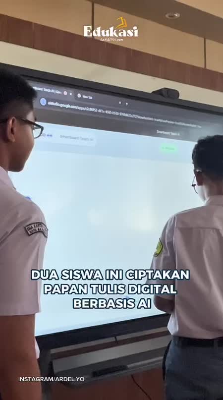 Dua Siswa SMA Ini Ciptakan Papan Tulis AI yang Dikendalikan dengan Suara