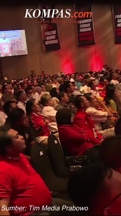 Prabowo: Kasih Tangan, Berjuang Kita! Eh Pindah ke Sana