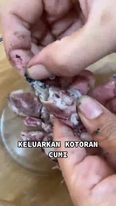 TIPS MEMBERSIHKAN CUMI ASIN AGAR TIDAK BAU AMIS #Shorts