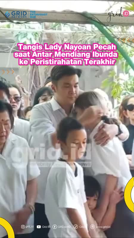 Tangis Lady Nayoan Pecah saat Antar Mendiang Ibunda ke Peristirahatan Terakhir