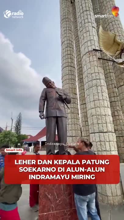 Kepala Patung Soekarno Rusak Tertimpa Tenda Acara di Indramayu #Shorts