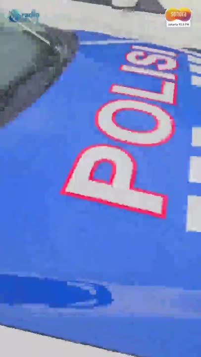 Viral! Mobil Patwal Senggol Mobil Warga di Tol Tomang #Shorts