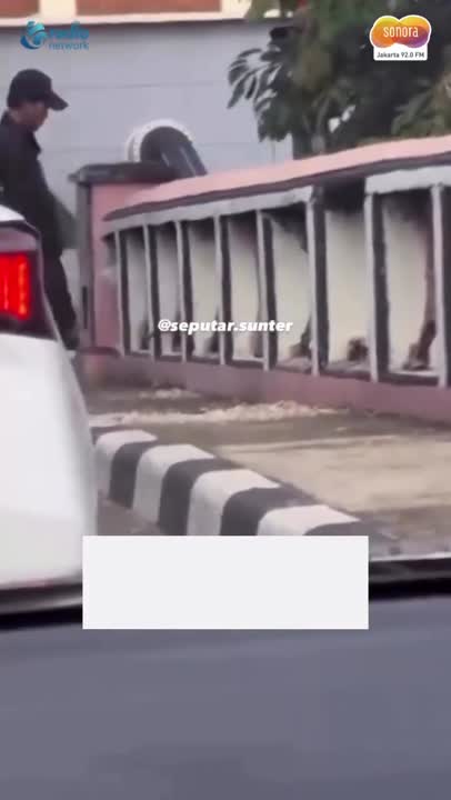 Modus Ngamen Sambil Curi Besi Jembatan di Sunter Terbongkar! #Shorts